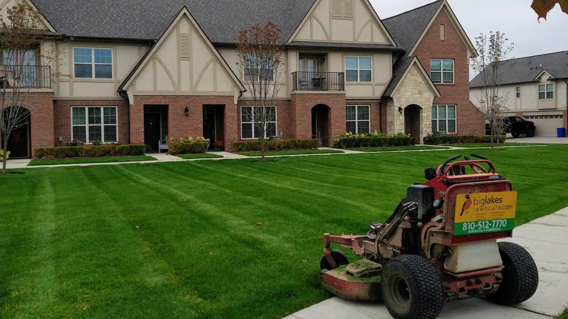 4 Reasons You Should Hire Professionals to Mow Your Lawn
