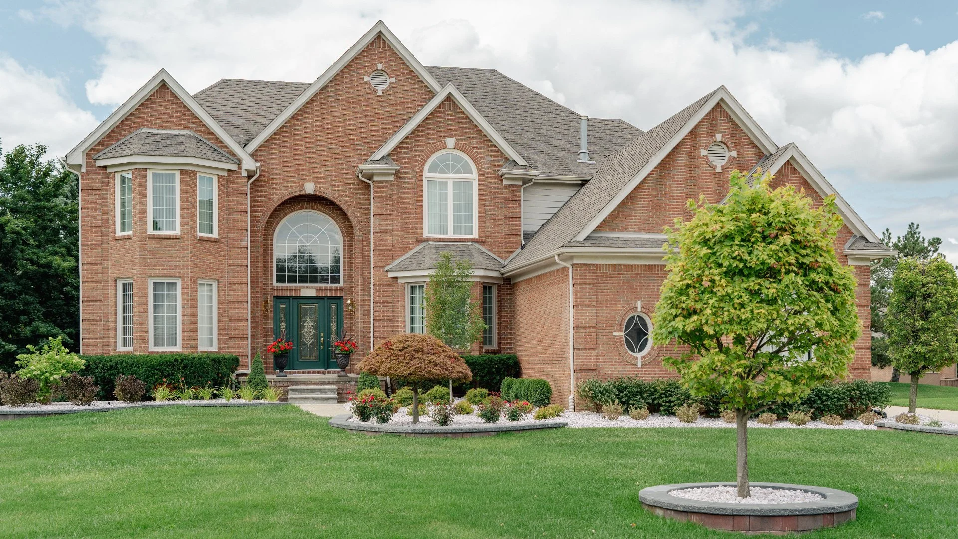 What Does a Professional Fall Yard Cleanup Typically Cost?