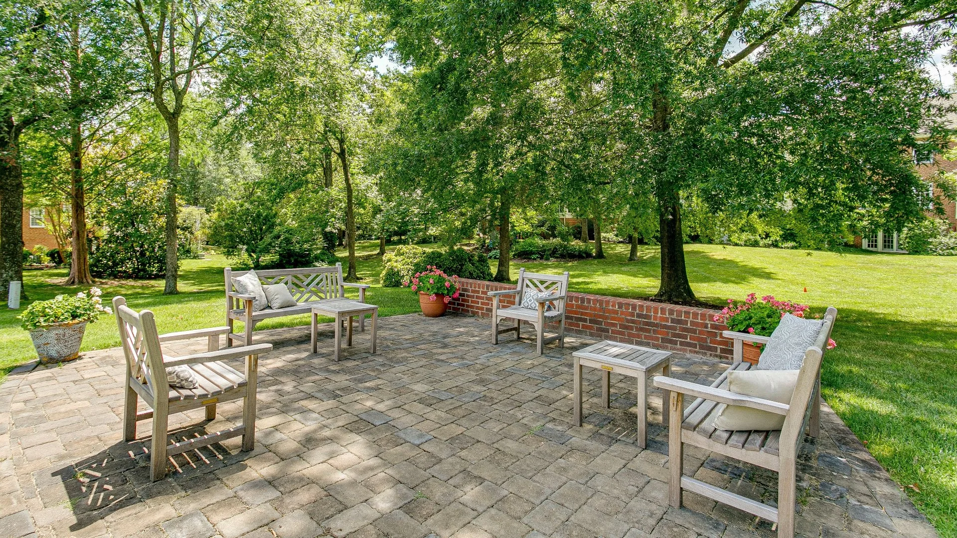 The Latest Patio Design Trends for Your Outdoor Space